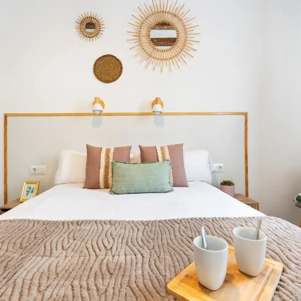 Lodging Apartments Almirall Beach 51, hotel a Barcellona