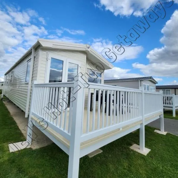 JEMs Hot-Tub Getaways 6 berth at Tattershall Lakes, hotel in Lincolnshire