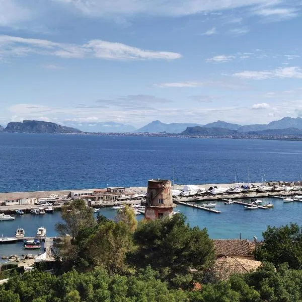 RineddaHouse Arenella - Vista Mare Panoramica a Palermo con Parcheggio privato、パレルモのホテル