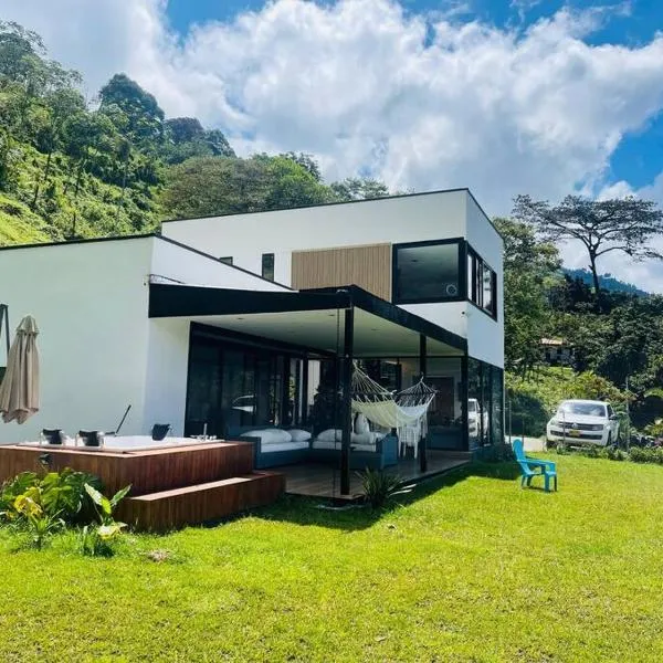 Casa Blanca Cabaña de lujo rodeada de naturaleza, hotel v destinaci Copacabana