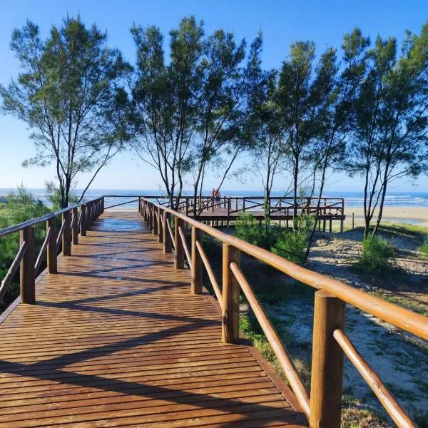 Casa 100m da Praia, Sinuca e Churrasqueira, hótel í Arroio do Silva