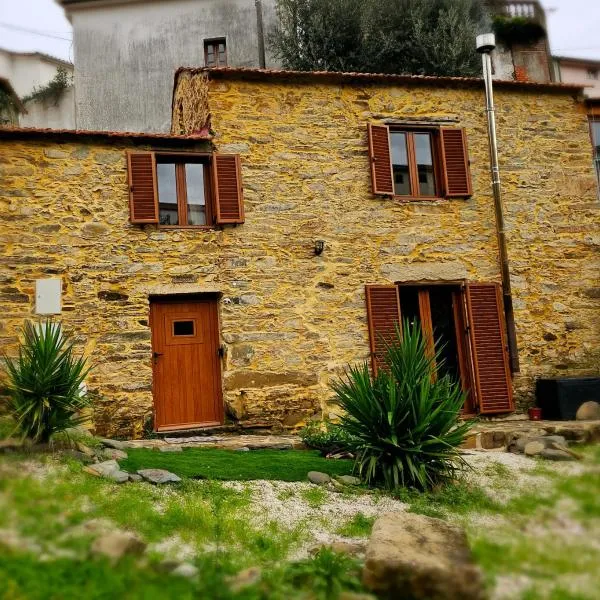 PampiHouse, casa de xisto junto ao rio, hotel em Pampilhosa da Serra