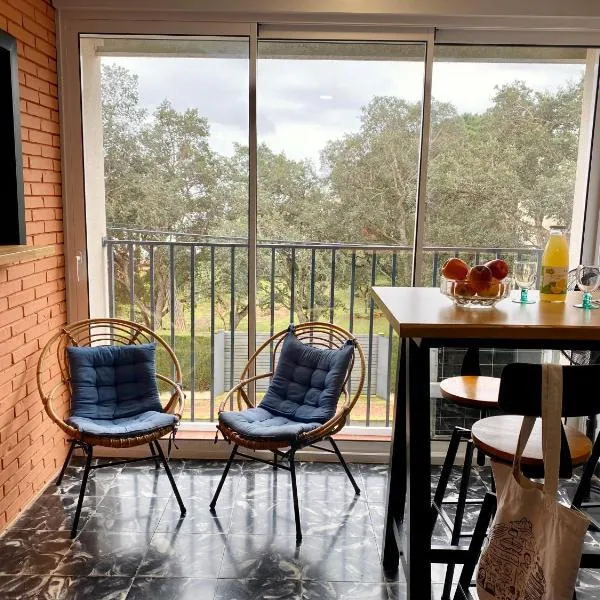 Apartament per parelles reformat amb piscina, hotel in Calella de Palafrugell
