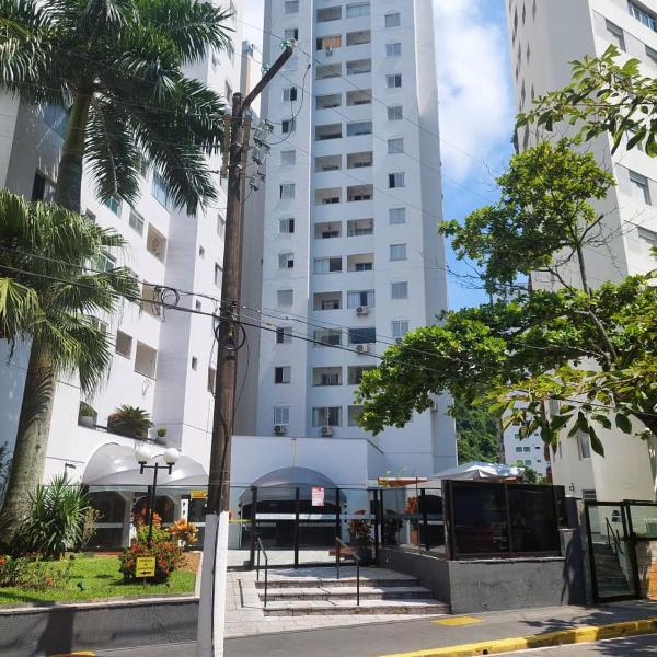 Apartamento na praia de Pitangueiras (Guarujá-SP).