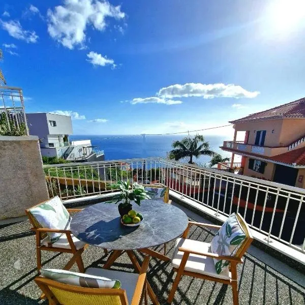 Sunshine Palace Madeira - Live Your Sunniest Dream!, Hotel in Ponta do Sol