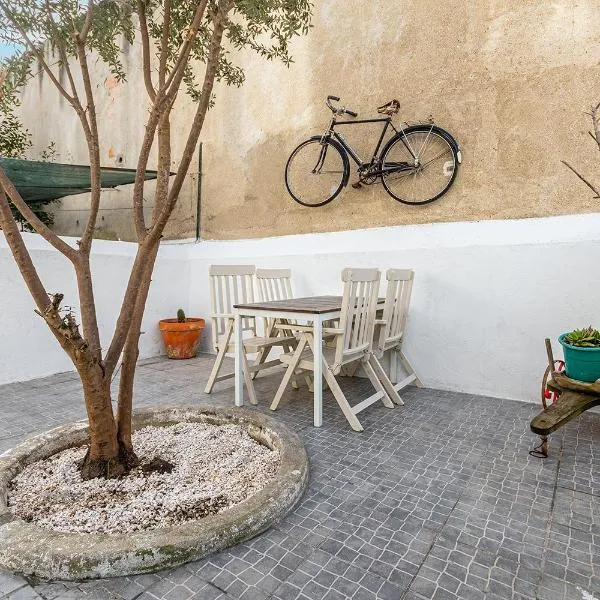 Spacious apartment with terrace at Graça