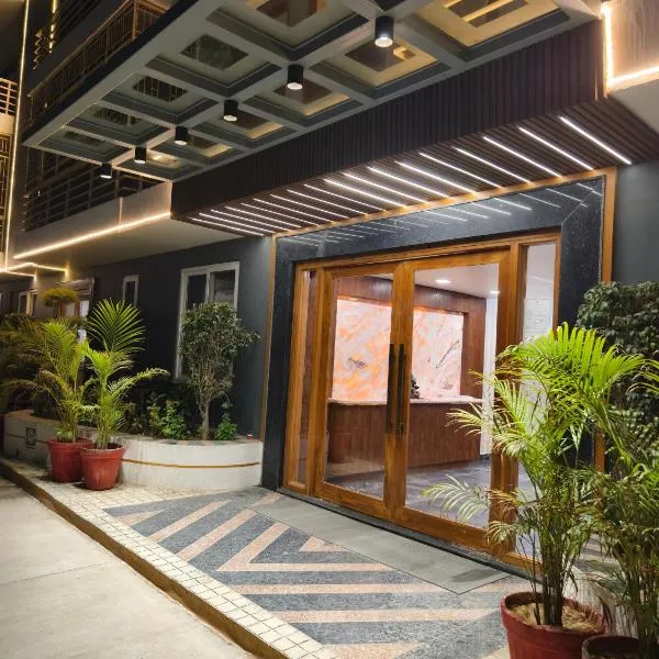 The Grand ND Resort- Kanha Tulsi Heights Behind Prem Mandir, готель у місті Chhāta
