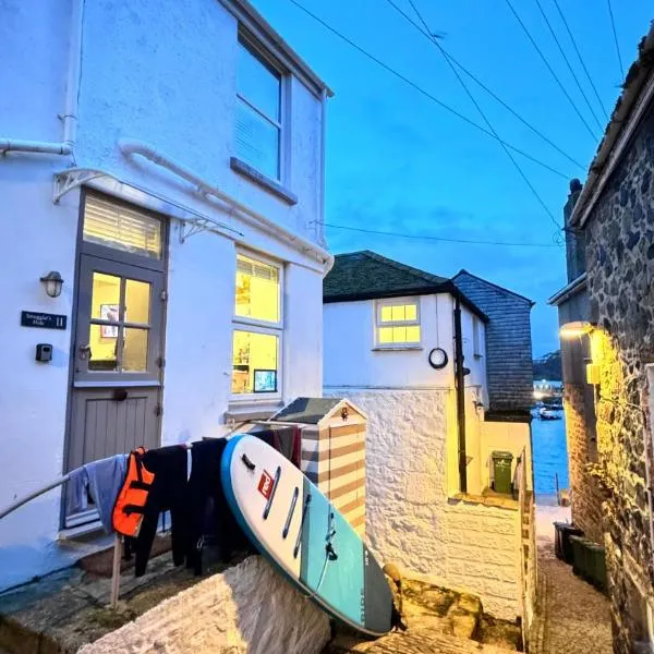 SMUGGLERS COTTAGE and a separate CABIN - - In a beautifully renovated fishermans cottage - - HARBOUR VIEWS - - BEACH only 10 metres - - RENOVATION AWARDS WINNER - - Book Both For An Even Larger Property, Hotel in St Ives
