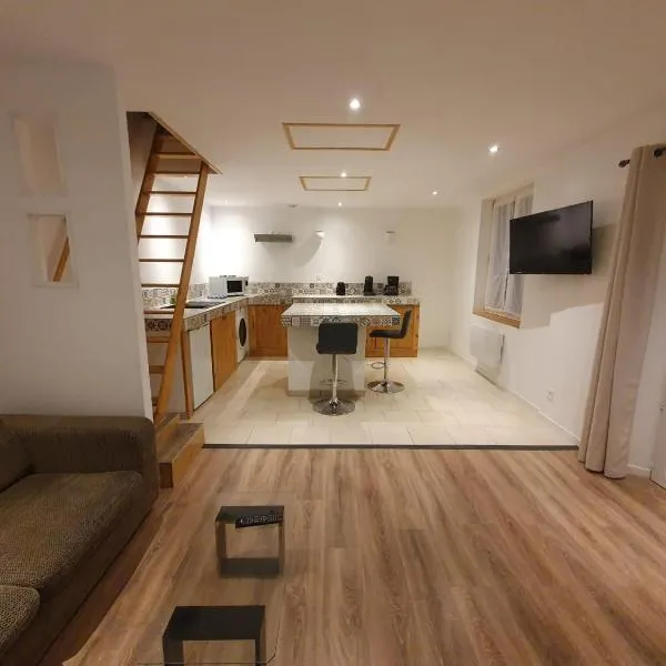 Maison village calme, Douai à 10min. – hotel w mieście Goeulzin