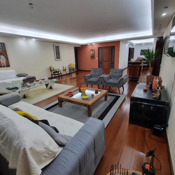 Apartamento espetacular 2 quadras do mar de Copacabana