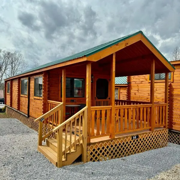 1 Bedroom Log Cabin on Lake James-Private Resort Amenities, hotel di Marion