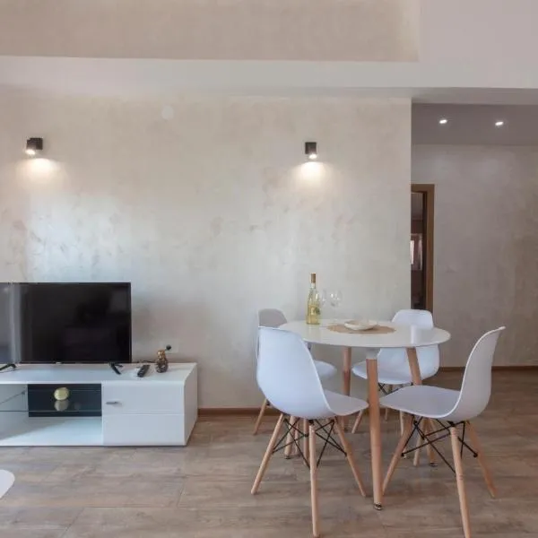 Golden apartments, hotell i Tivat