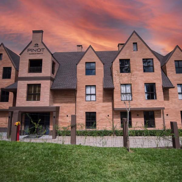 Pinot Hotel