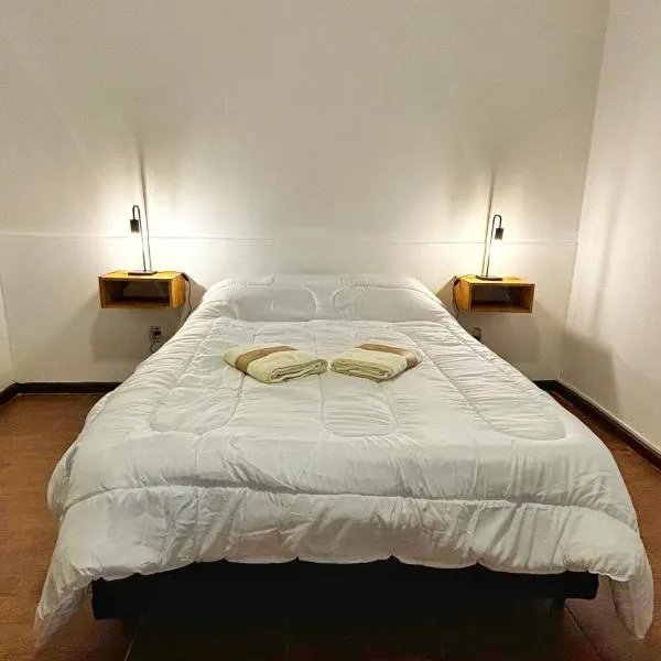 La Casa de al Lado entre el centro y el río, la Mejor Ubicación en Paraná, hotel em Paraná