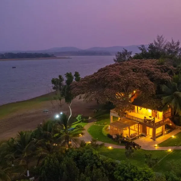 StayVista at Exotica Kabini - All Meals Included, hotel v destinaci Antarasante