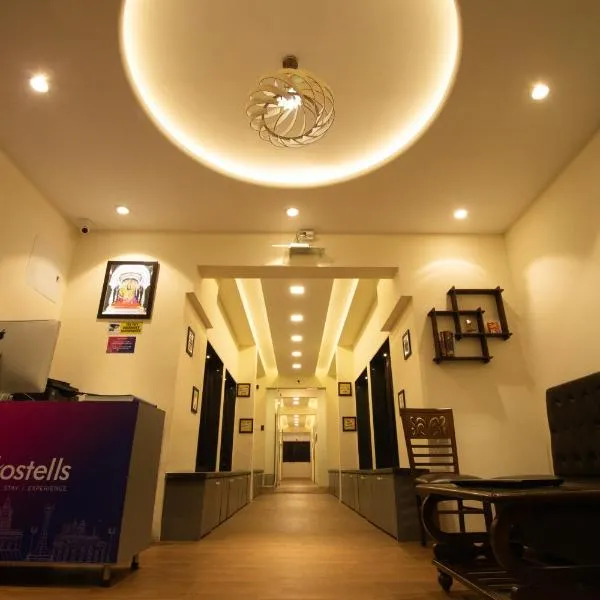 Hostells, hotel in Poona