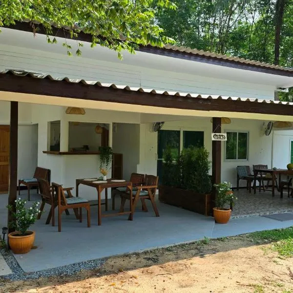 Gecko House Koh Kood, hotel in Ban Bang Bao