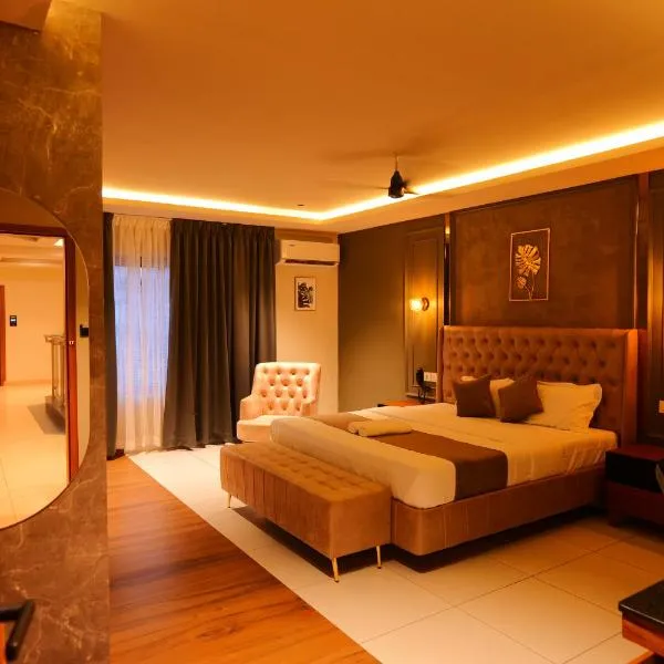 Hotel Classico International, hotel v destinaci Kānnangād