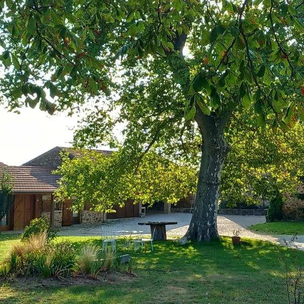 Le Clos de Ceintres, Hotel in Cheminas