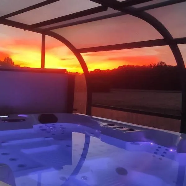 gite mille et une bulles avec jacuzzi couvert et privatisé 24 h/24 h, ξενοδοχείο σε Paley
