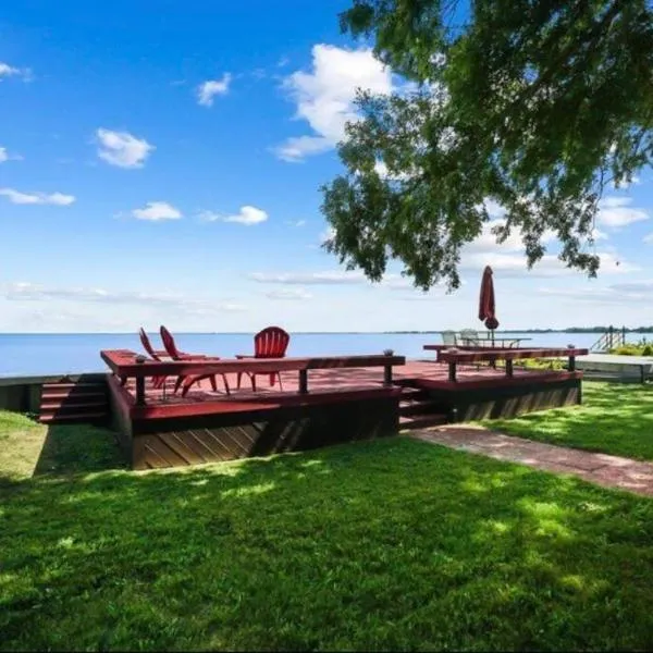 Restored historic log cabin & deck on Lake Erie, hotel v destinaci Luna Pier