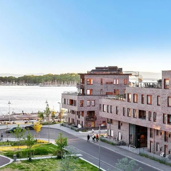 Seaside with sea view - 2 sunny balconies - 6 pax, hotel in Oslo