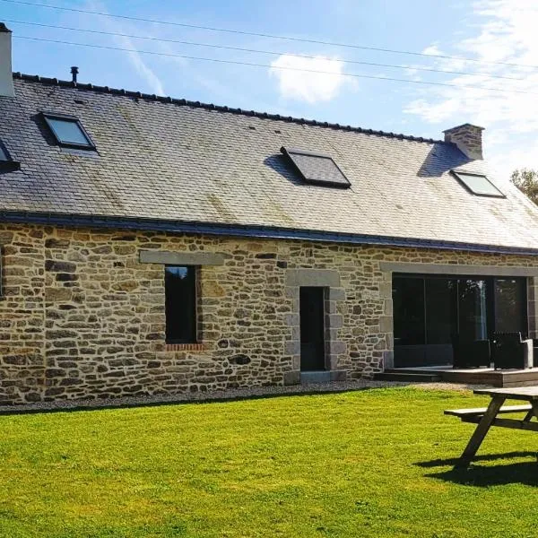 Le jardin Médicis avec jacuzzi et sauna, hotel in Billio