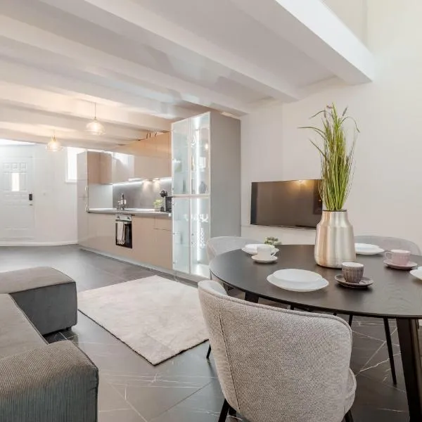 Apartament Ultra-Central Lux + Free Parking + Self Check-In, hotel v destinaci Oradea