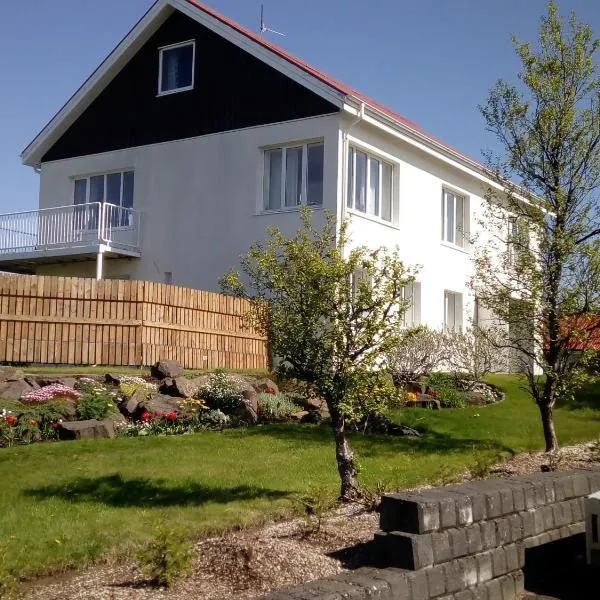 Setrið Guesthouse, hotel di Skeljabrekka