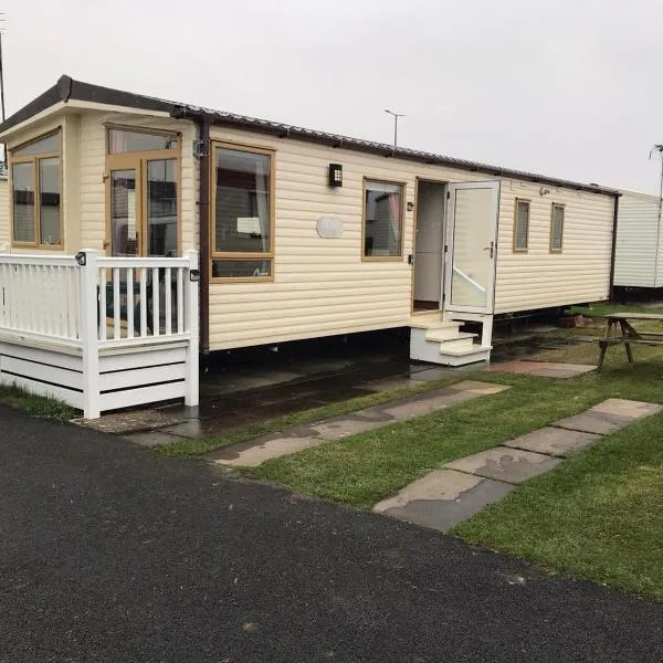 Two x 8 Berth static caravan on Lyons Robin Hood Rhyl North wales, hotel v destinaci Meliden