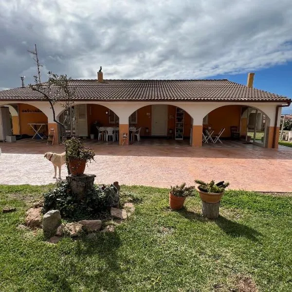 The Arches House Bed and Breakfast IUN F1092, khách sạn ở Alghero