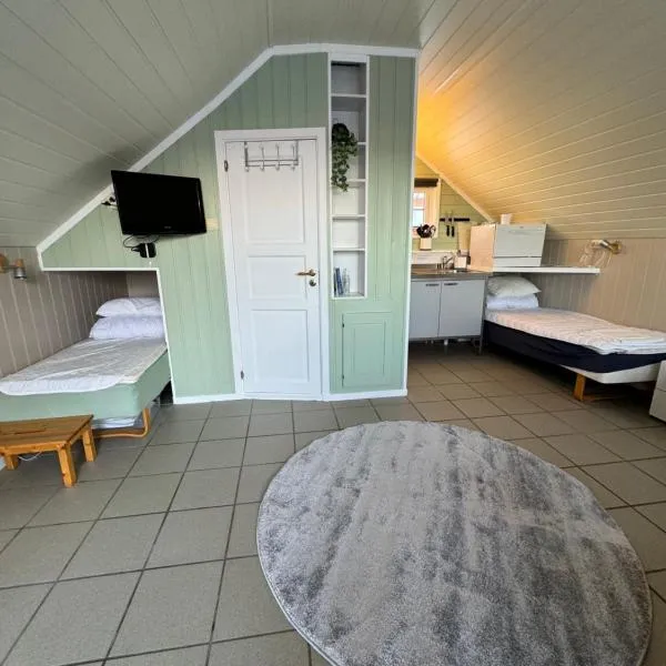 Midnattsol rom og hytter, hotel in Nordmela