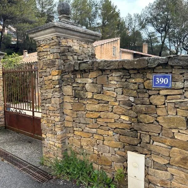 Maison au Pied de la Sainte Victoire, hotel a Puyloubier