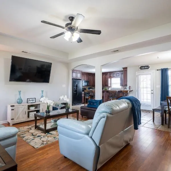 Cozy Retreat Near Moody AFB, VSU, Downtown & Parks, hotel in Valdosta