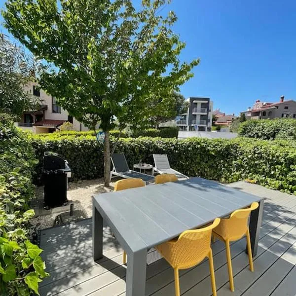 Apartment Pinea Mare, viešbutis mieste Vinkuranas