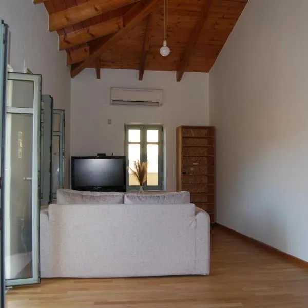 Casa Edelsy Bienvenid@s a un oasis de tranquilidad Descubre el encanto de Creta desde nuestra casa de ensueño! Tranquilidad, comodidad y elegancia. Explora Creta desde nuestro acogedor hogar Una escapada inolvidable te espera., hotel in Neápolis