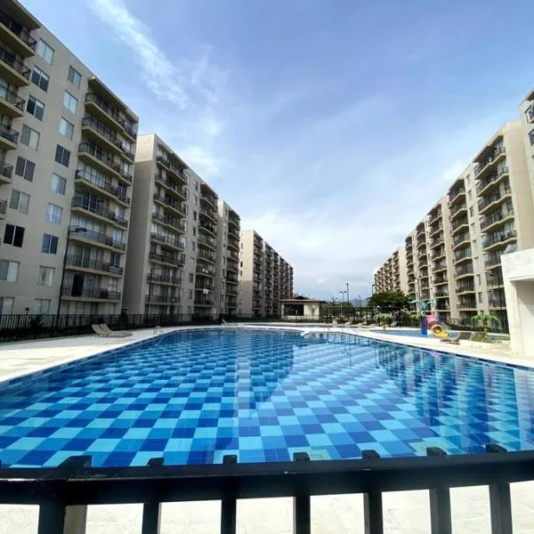 Hermoso Apartamento en Condominio con Gym y Pisicina de Adultos y Niños, hotel in Ricaurte
