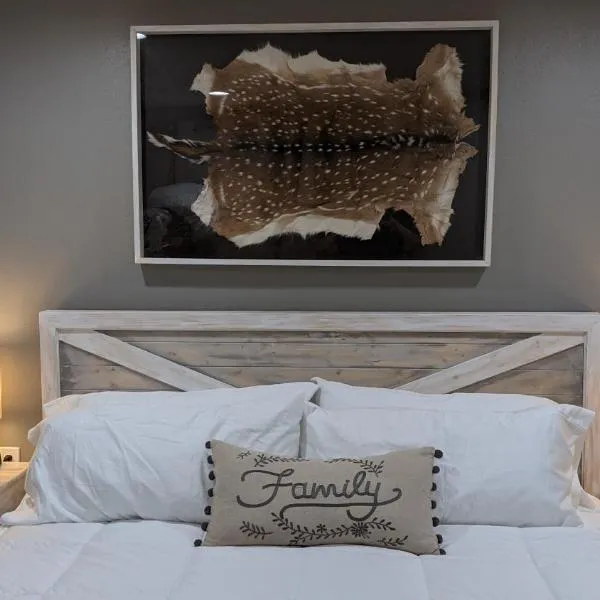 39 Wishes on the Guadalupe River，Ingram的飯店