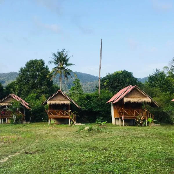 Seree Bungalows, hotel en Ban Ko Khlum