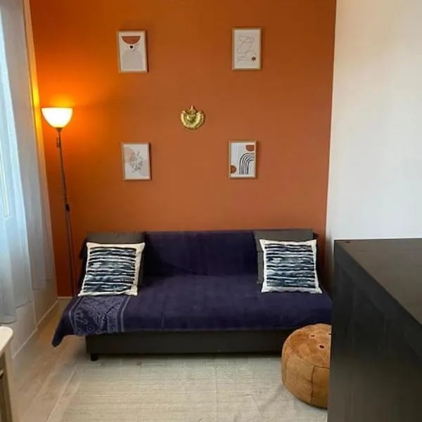 Studio cosy avec jardin Chatou, hotel v destinácii Chatou