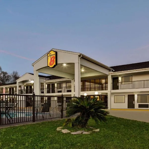 Super 8 by Wyndham Ocean Springs Biloxi, hotel en Ocean Springs