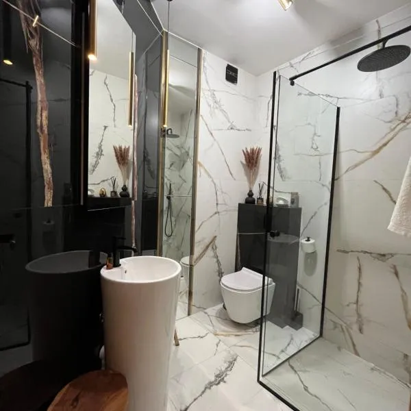 Gold Pearl Zegrze، فندق في سيروتسك