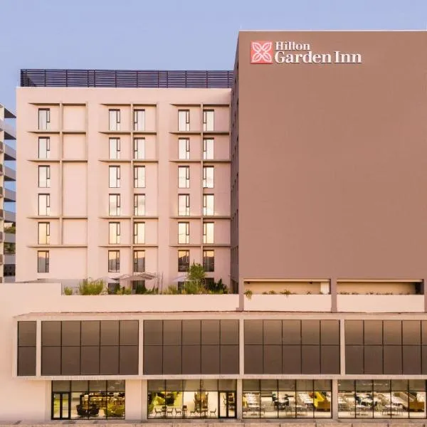 Hilton Garden Inn Windhoek: Windhoek şehrinde bir otel