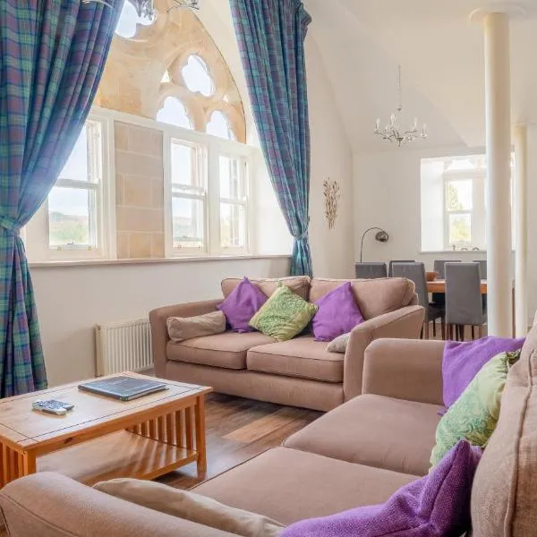 The Caledonian 3 Bedroom Self Catering Apartment in historic Abbey, hotel in Fort Augustus