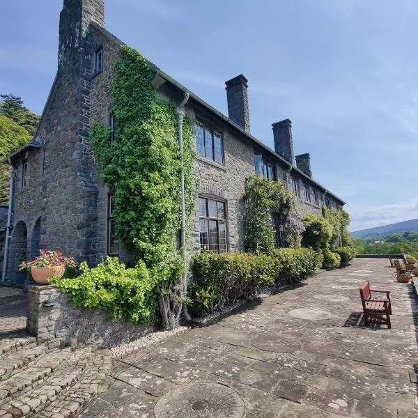 Luxury Bed And Breakfast at Bossington Hall in Exmoor, Somerset, hotel v destinaci Porlock