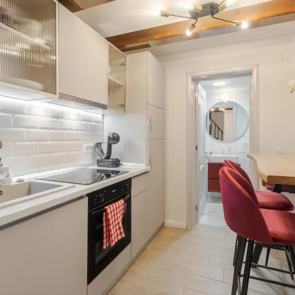 Apartament Ultra-Central Elegant + Free Parking + Self Check-In, hotel v destinaci Oradea
