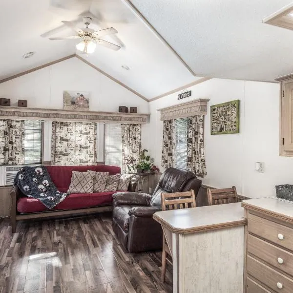 Rainbow Lake Cabin & RV Resort, hotel in Ruidoso