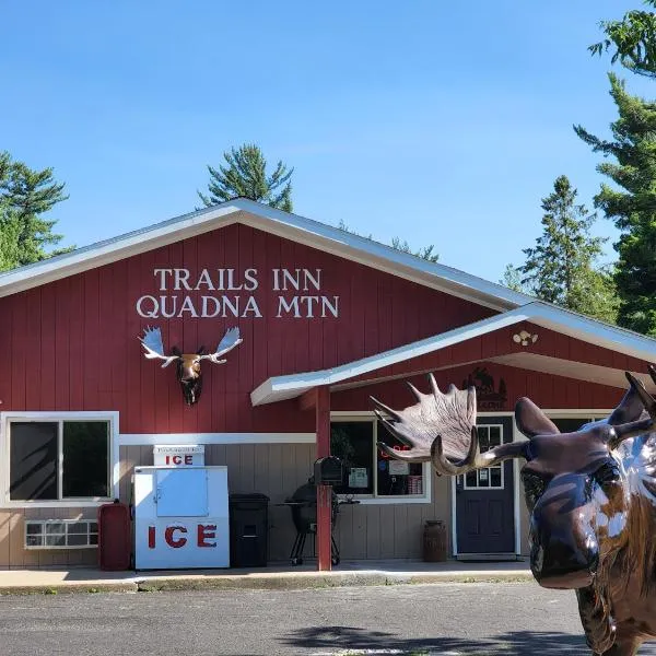 Trails INN Quadna Mountain Motel & RV Park, hotel di Hill City
