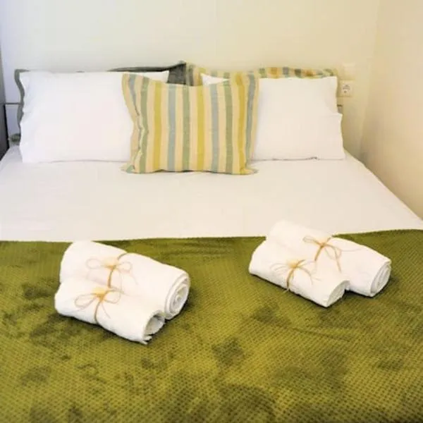Family-friendly studio near the sea., hotel di Dhimínion