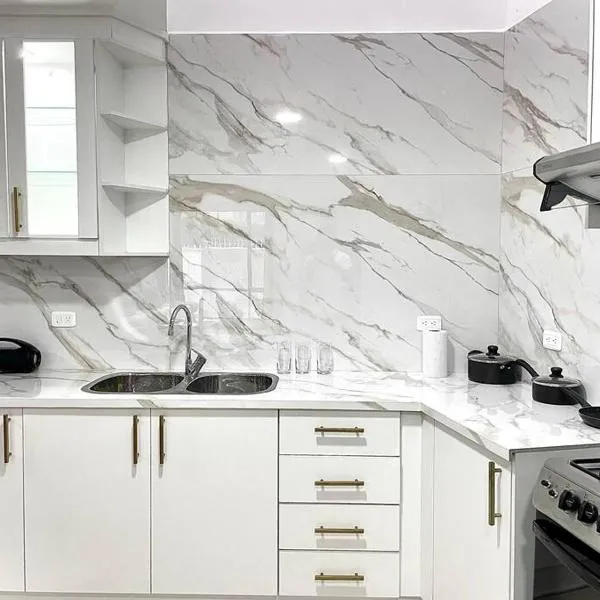 Casa de Madera y Mármol, hotel u gradu 'Ambato'